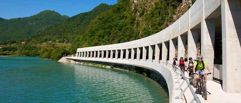 This trail leaves the town of Tolmin at the area of the confluence of rivers Soča and Tolminka, which in summer turns into a popular festival stage, and continues along the cycling trail along the Lake Most na Soči. 